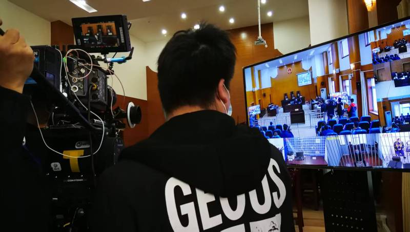AI生成VS人工创意——灵台县广告片拍摄公司的技术浪漫主义实践